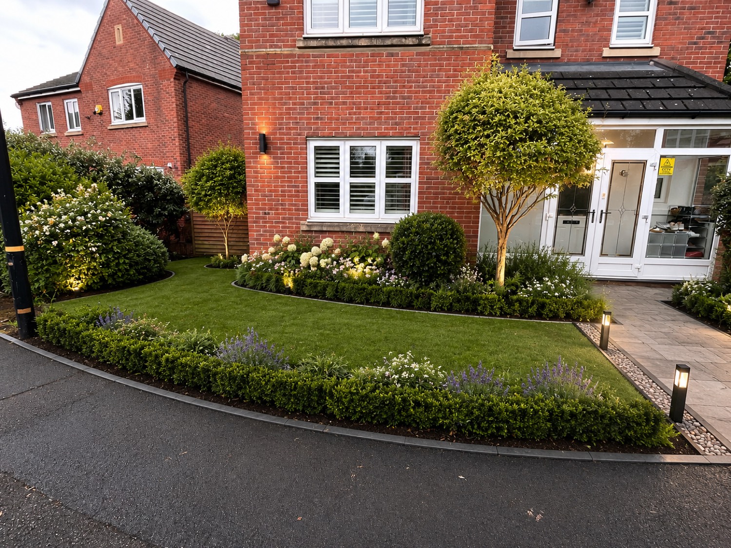 A front garden that lifts the whole house